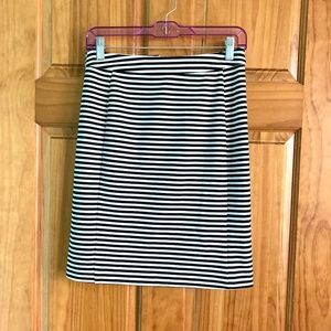 Women’s size small 41 Hawthorn gently used black and white striped pencil skirt